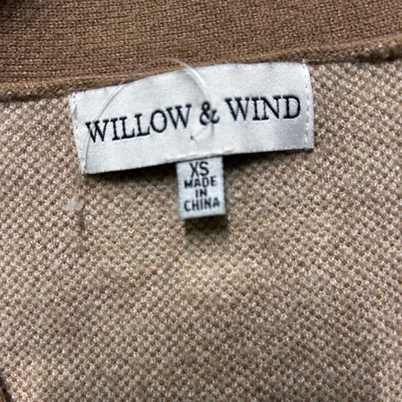 Women’s Willow And Wind Brown Cardigan With Daisies Size XS - Picture 3 of 3